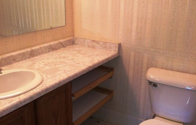 2 beds, 1.5 baths, 950 sqft, $1,174, Unit 248