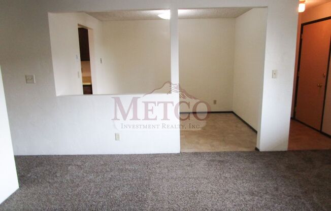 2 beds, 1 bath, 774 sqft, $1,150, Unit 08