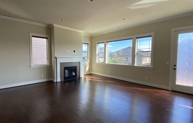 Gorgeous Beaverton Home 3 BD* 2.5 BA* Single Family Home Great Location + LRGE Bright Daylight Basement