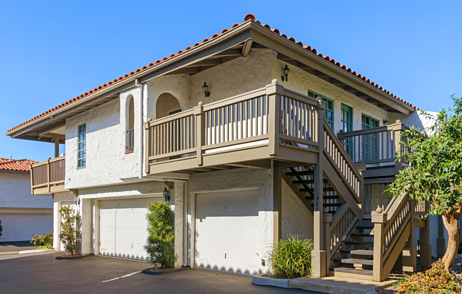 **LARGE 1 BEDROOM IN ECLECTIC ENCINITAS**1 CAR GARAGE**WASHER/DRYER IN UNIT**