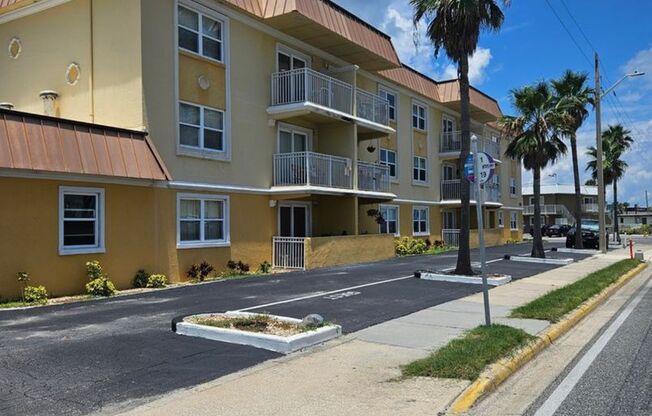 Daytona Ocean View LLC (First Month Rent Free If Approved) 1 bedroom 1 bath unit on beach side