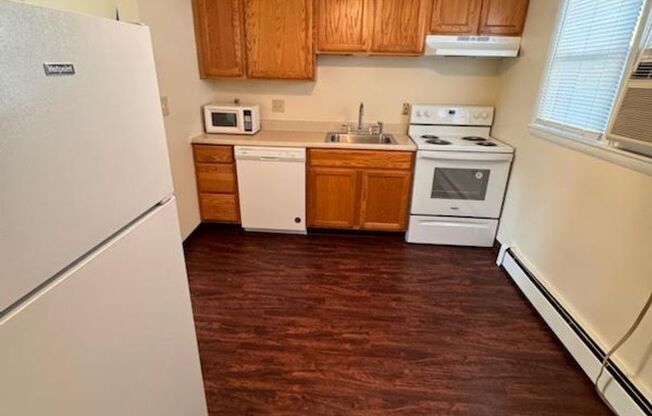 2 beds, 1 bath, 780 sqft, $800, Unit 665-02