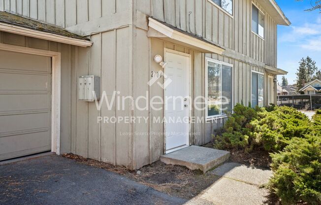 2702 E 31st
