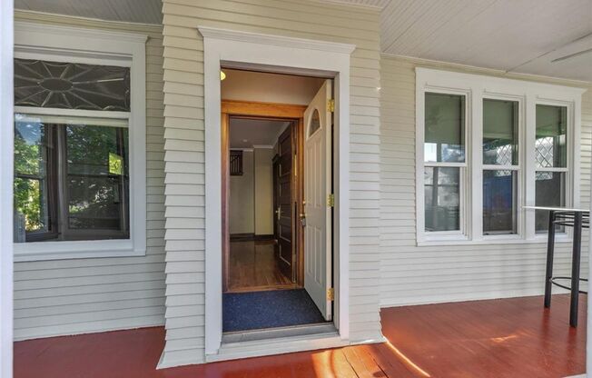 Cute three-bedroom, three-bath home in St. Paul!