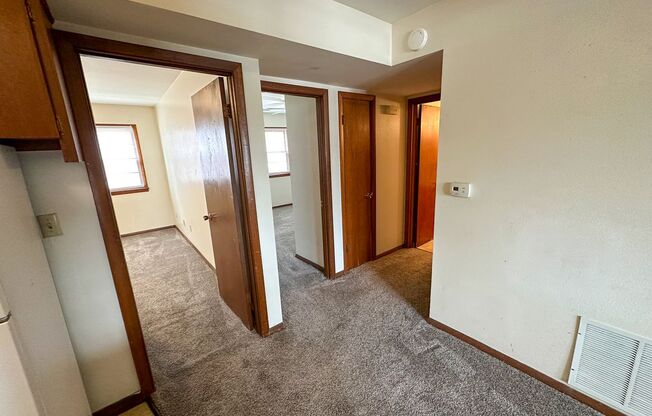 2 beds, 1 bath, $925