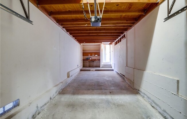 952 W 18 ST