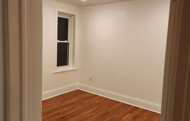 2 beds, 1 bath, $1,800, Unit 106-504