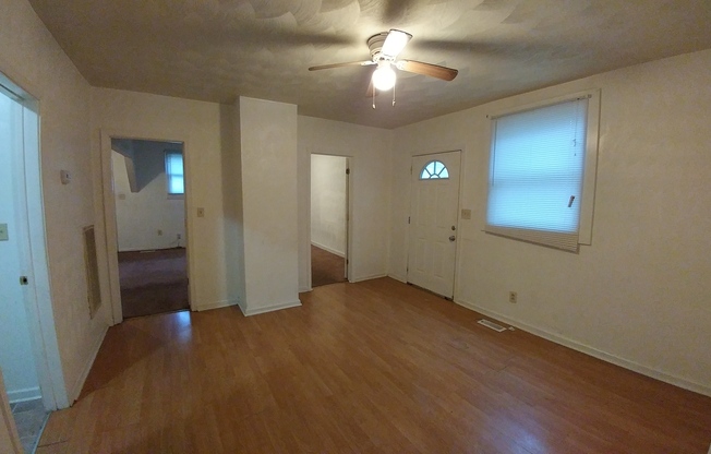 3 beds, 1 bath, 800 sqft, $1,095, Unit A