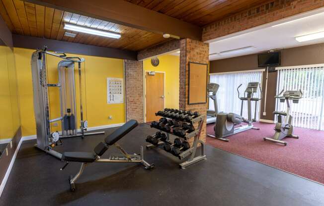 Fitness Center With Modern Equipment at Arbor Pointe Townhomes, Battle Creek