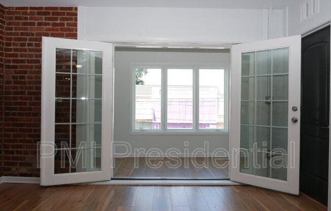 107 W BROOKLAND PARK BLVD