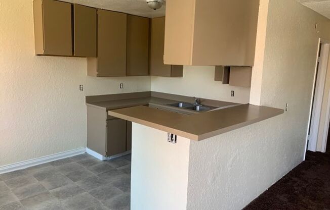 2 beds, 1 bath, 750 sqft, $1,595, Unit Apt 36