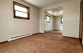 2 beds, 1 bath, $695, Unit Leonard