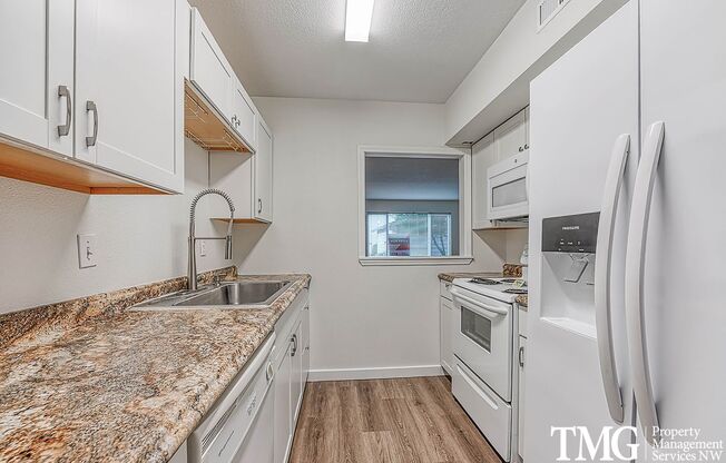 2 BD Washougal Townhome with Private Backyard