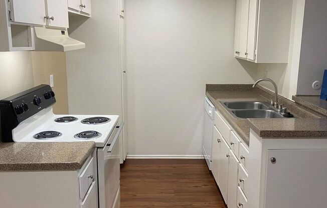 1 bed, 1 bath, 716 sqft, $2,150, Unit D005