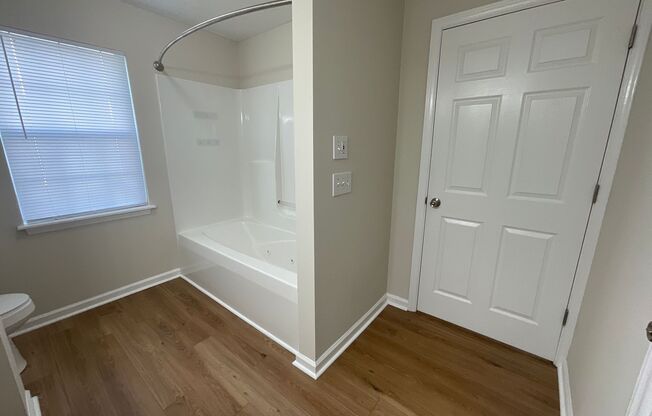 1 bed, 1 bath, 871 sqft, $1,400, Unit 2706-5 Pearl Remodel