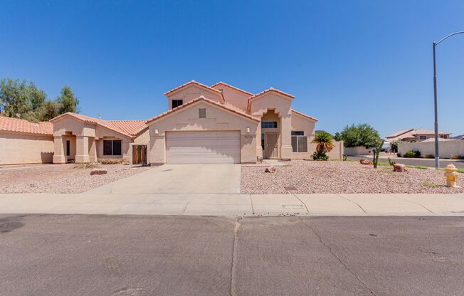 4 BED, 3 BATH CORNER LOT HOME IN GLENDALE!