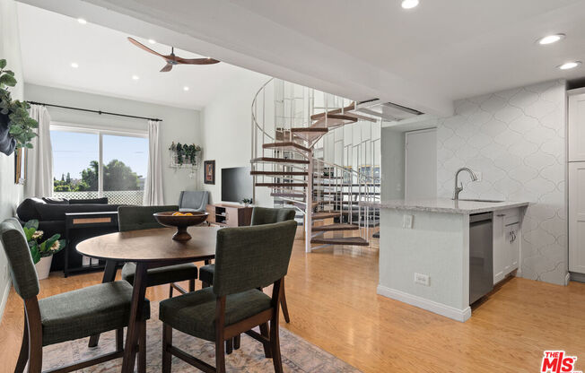 2 beds, 2 baths, 950 sqft, $3,900, Unit 557