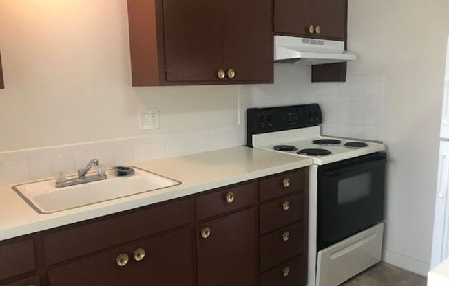 1 and 2 bedroom apartments near Clark College!!