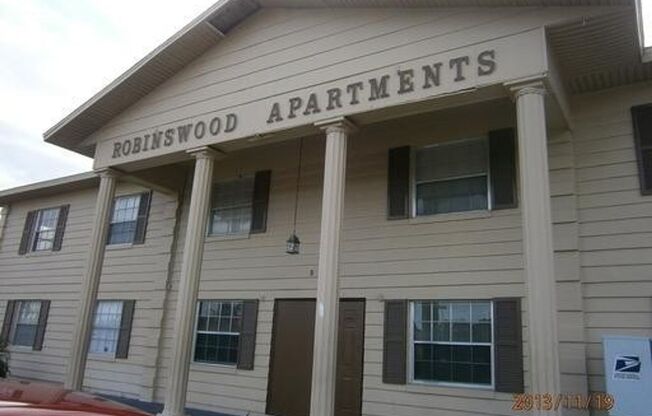 2 Bedroom 1 Bath Apartment~Move in Ready!