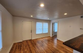 1 bed, 1 bath, 540 sqft, $700, Unit 617 NW 25th St Apt A Downstairs