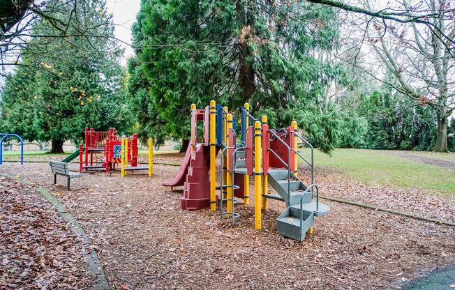 3 beds, 1 bath, 950 sqft, $1,620, Unit C-08