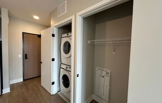 1 bed, 1 bath, 555 sqft, $1,795, Unit 516