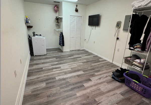 3339 W WOODLAWN AVE