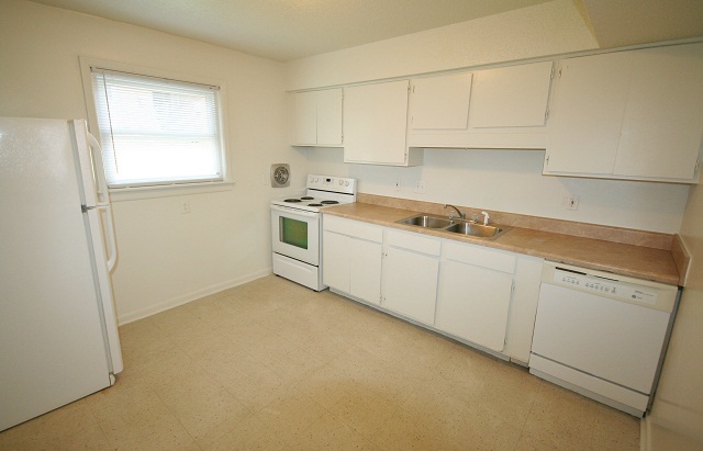2 beds, 1.5 baths, 910 sqft, $1,465, Unit 2010B