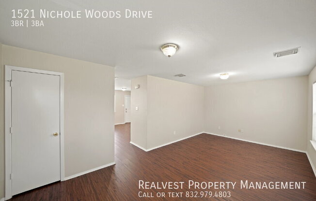 1521 NICHOLE WOODS
