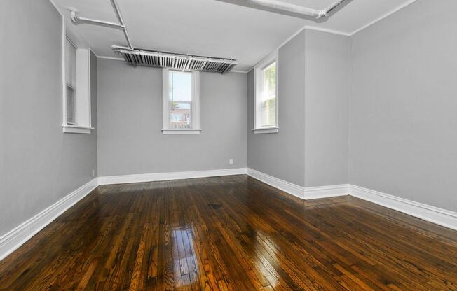 6952 - 6964 S. Clyde Avenue / E. 70th St.