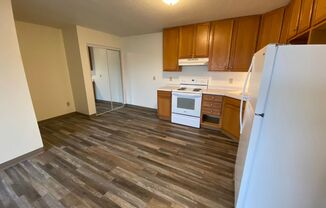 3 beds, 1 bath, $1,100, Unit 9