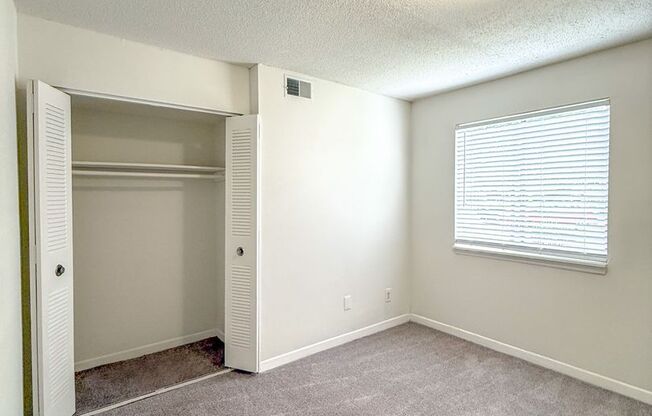2 beds, 1 bath, 800 sqft, $1,100, Unit K4