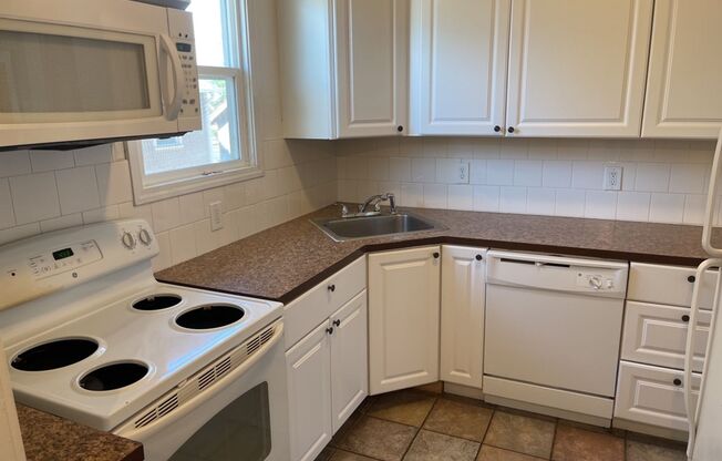 Spacious 5 Bed, 2 Bath - PRE-LEASING FOR JUNE