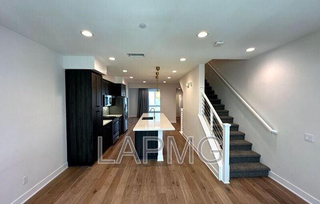 2931 EXPOSITION PL