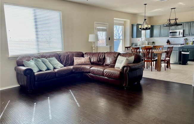 1010 AIKEN DR