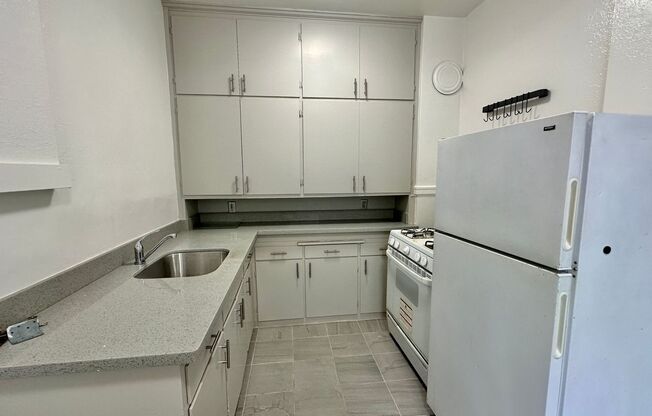 Studio, 1 bath, $2,350, Unit Unit 206