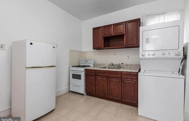 Bright 3 bed 1 bath!