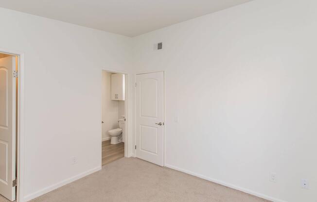 2 beds, 2 baths, 880 sqft, $3,020