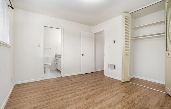 2 beds, 2 baths, $3,000, Unit 1372 Pearl St. #B