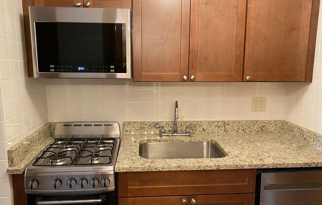 Studio, 1 bath, 320 sqft, $1,385, Unit 273-0405