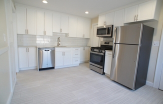 425 NEWPORT AVE