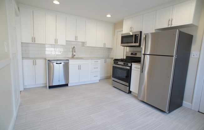 425 NEWPORT AVE