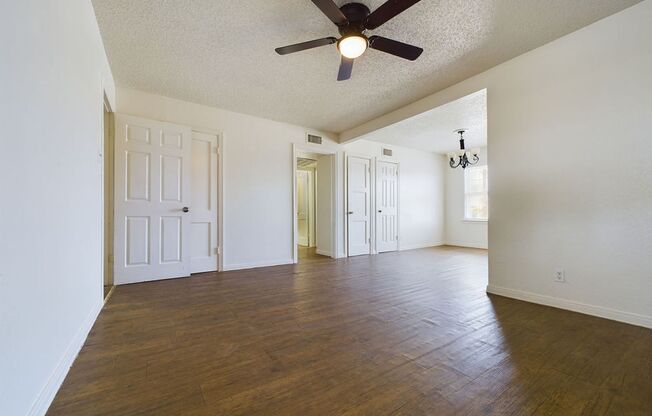 2 beds, 1 bath, 747 sqft, $700