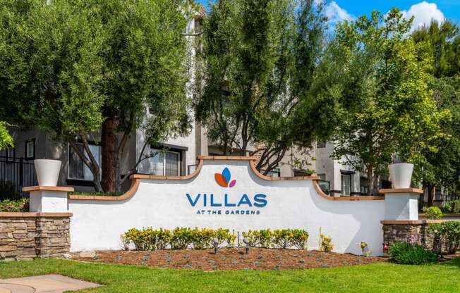 a view of the villas at atlantic apartments entrance sign