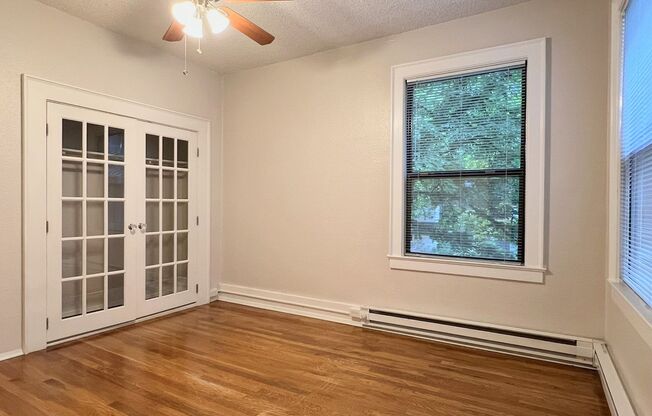 Studio, 1 bath, 300 sqft, $1,050, Unit 210
