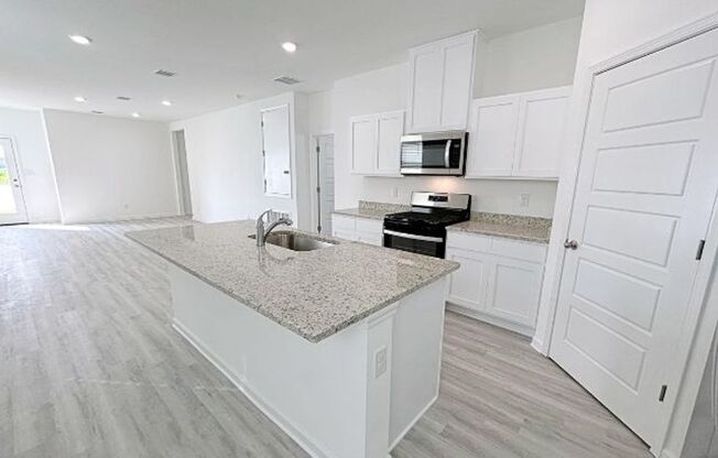 4 Bedroom Off Burbank In Pelican Lakes