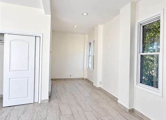 188 BRIGHTON 10 ST