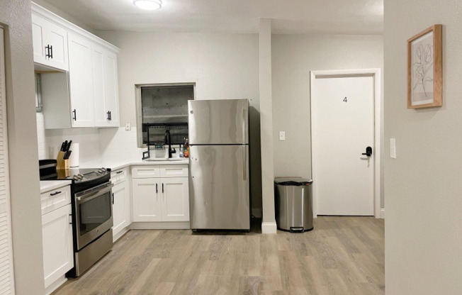 321 E 4 ST