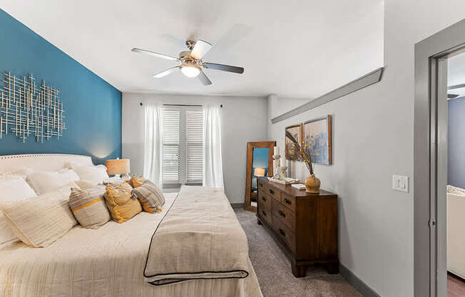 StoneLedge Apartments - Spacious 1-, 2-, and 3-bedrooms - Grapevine ISD Apartments