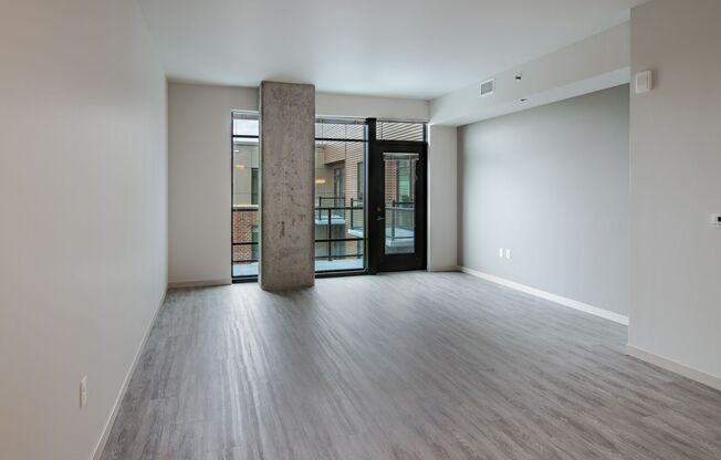 1 bed, 1 bath, 914 sqft, $1,975, Unit 806